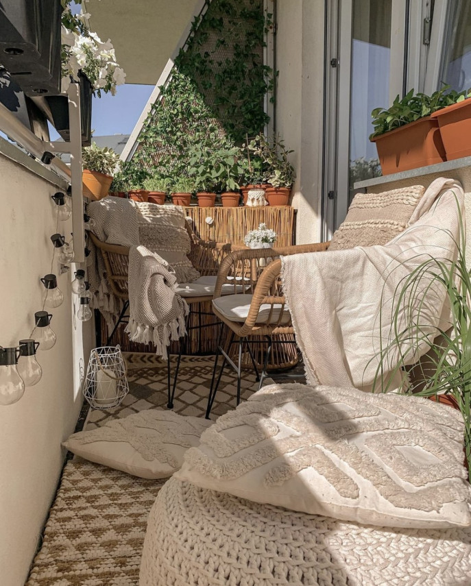 Mały balkon również może być piękny i przytulny 🌻

Wystarczy trochę wyobraźni, aby stworzyć miejsce relaksu na mniejszej przestrzeni 🛋

Na stronie dywanychemex.pl znajdziecie wiele wzorów i rozmiarów dywanów zewnętrznych. Taki wybór pozwoli wam bez trudu dobrać dywan na swój balkon. Mały metraż nie jest przeszkodą 🌼☀

Sprawdź nasze rozmiary już teraz i dobierz idealny dywan na każdy balkon! ☀

#balkon #taras #dywanychemex #dywan #dywany #balkoninspiracje #balkonwbloku #urządzamybalkon #balcony  #balconylife #balconydecor - Dywany Chemex - Daj się zainspirować