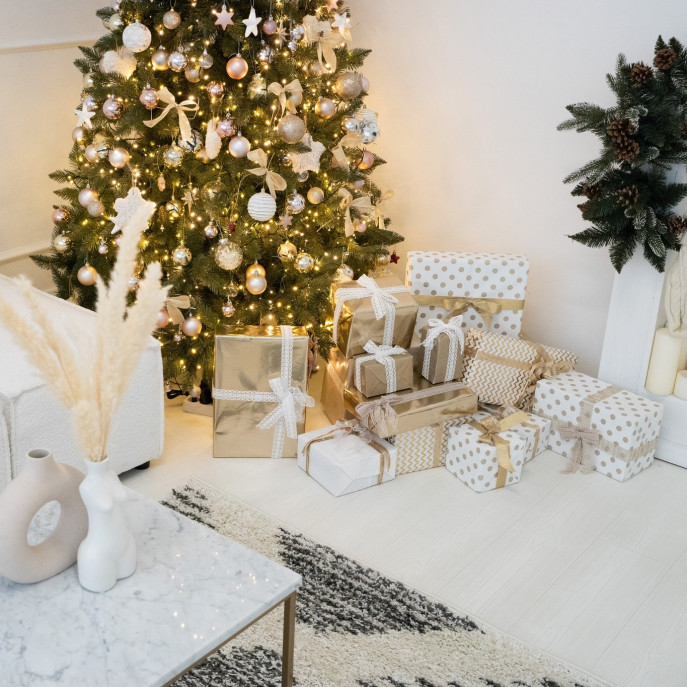 Do Świąt zostało jeszcze trochę czasu, ale my w tym roku wyjątkowo szybko poczuliśmy ich magię! 🎄

Wszystko mamy gotowe - choinka, światełka, świąteczne skarpetki. ciepły koc i mięciutkie dywany! 🤍

A jeśli Wy chcielibyście otulić swoje wnętrza na ten wyjątkowy czas, dziś do 23:59 macie ostatnią szansę na zamówienie z wysyłką przed Świętami. 🎁

Co jeszcze dodalibyście do listy ulubionych świątecznych dekoracji? Napiszcie w komentarzach! ✨

dywany - wnętrze - dom - święta
#dywanychemex #dywan #wnętrze #christmas #święta - Dywany Chemex - Daj się zainspirować