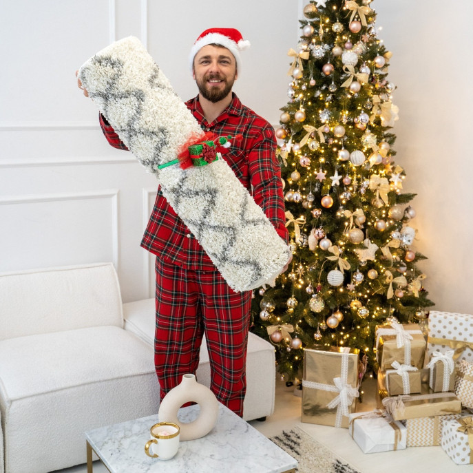 Nasz Mikołaj i jego Elfy działają przed Świętami na najwyższych obrotach! 🎁

Już za moment Wasze przedświąteczne zamówienia trafią do Was i Waszych bliskich. 🥰

Nie możemy się doczekać aż zobaczymy relacje z Waszymi wnętrzami w świątecznym wydaniu otulonymi naszymi dywanami! ✨

Kto czeka na renifery ze swoim zamówieniem? 🦌📦

dywany - wnętrze - dom - święta
#dywanychemex #dywan #wnętrze #christmas #święta - Dywany Chemex - Daj się zainspirować