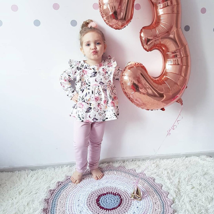 3 ! Tyle dni zostało do długiego weekendu 😁 Czekamy 🤗🤗 #rug #rugs #dywan #dywany #carpet #kidscarpets #girlscarpets #kidsroom #mychildrenaremyworld #sweetchildhood #parentchild #babyroom #pinkroom
#hyperchild #córunia #małamodelka #ohdaughter #likemummylikedaughter #mumandaughter - Dywany Chemex - Daj się zainspirować